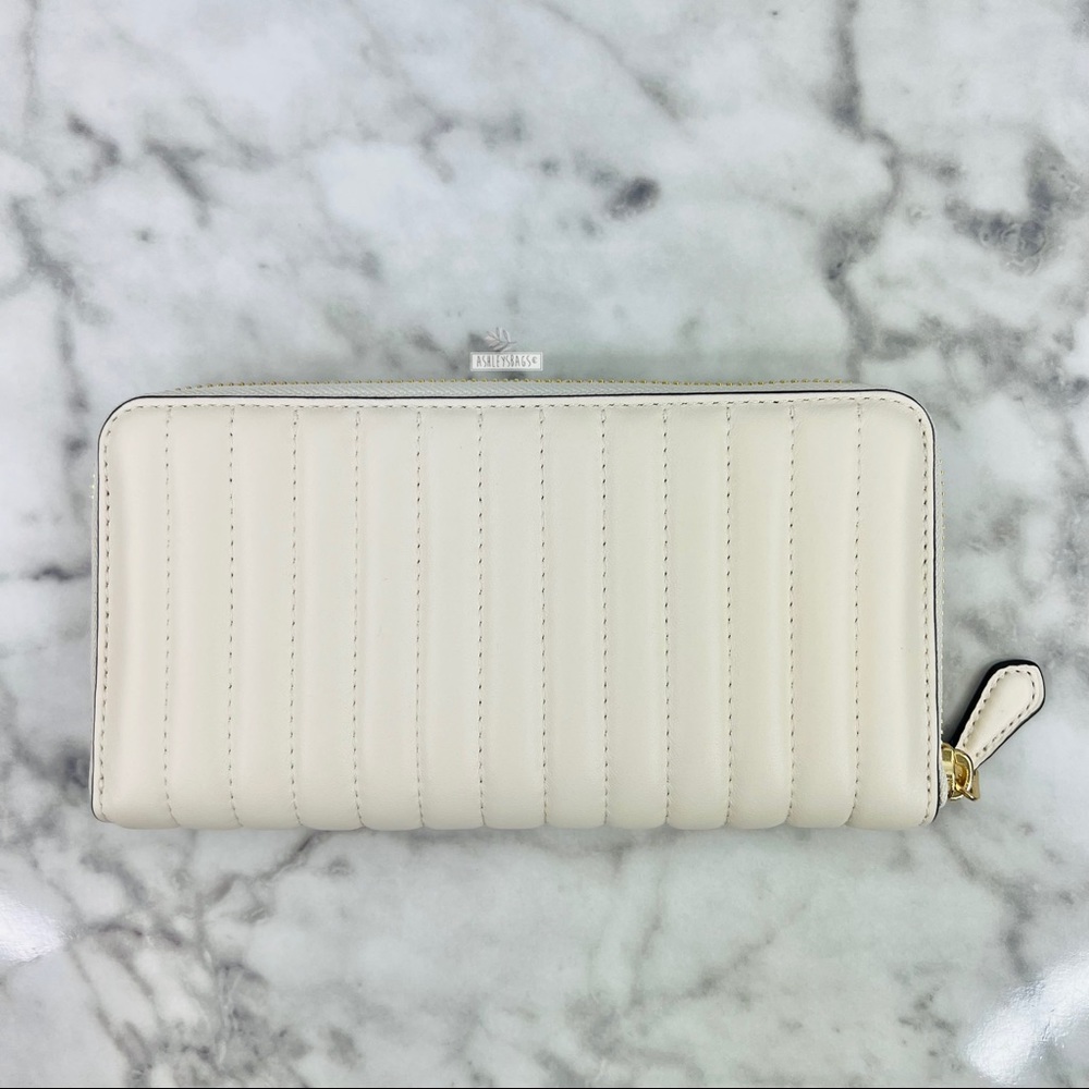 Coach Accordion Zip Wallet With Linear Quilting In Chalk - Picture 2 of 6